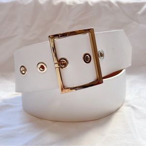 Maison Boinet white belt with gold buckle